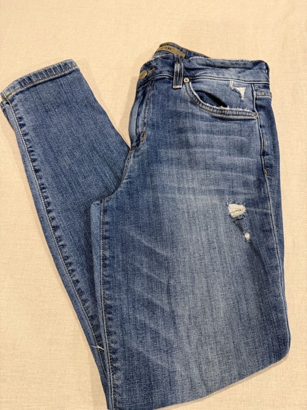 Joe’s Jeans “The Icon” Mid Rise Skinny Ankle Distressed Jeans
Size 29
